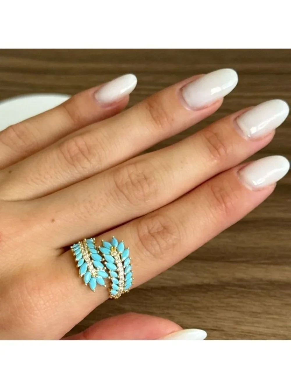 Elegant Turquoise and Gold Ring Q192